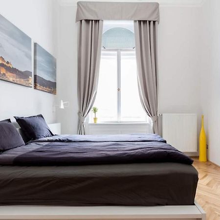 Bpr Sophisticated Astoria Suite With Balcony Budapest Exteriör bild