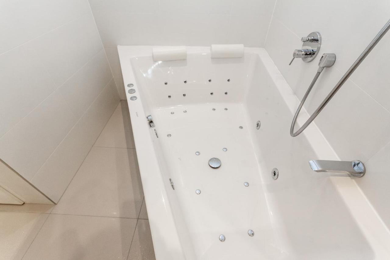 Bpr Sophisticated Astoria Suite With Balcony Budapest Exteriör bild